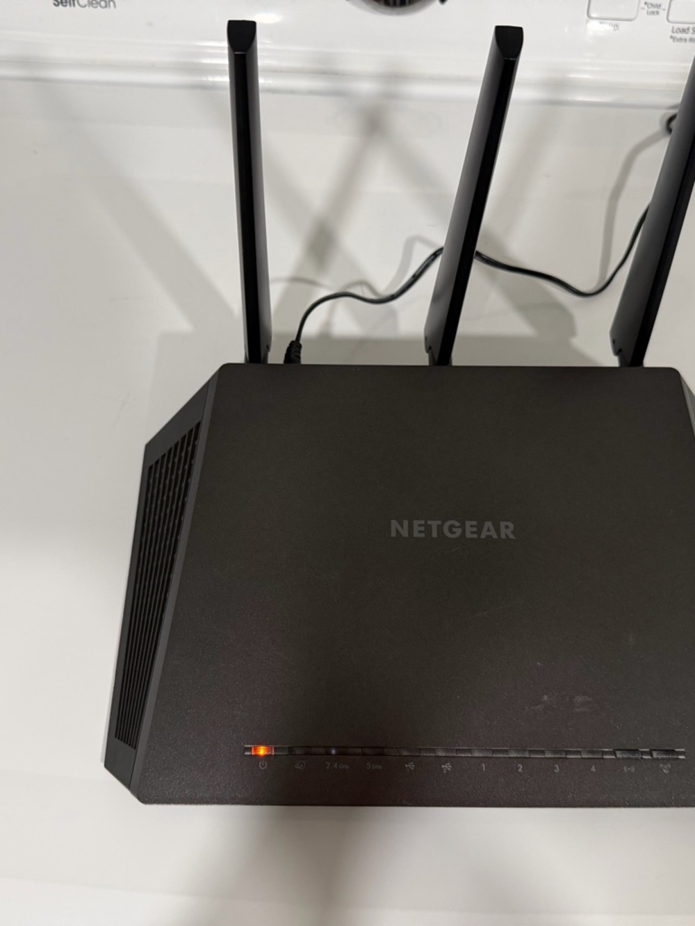 NETGEAR Black Wireless Router with LED Status Indicators - Picture 2 of 7